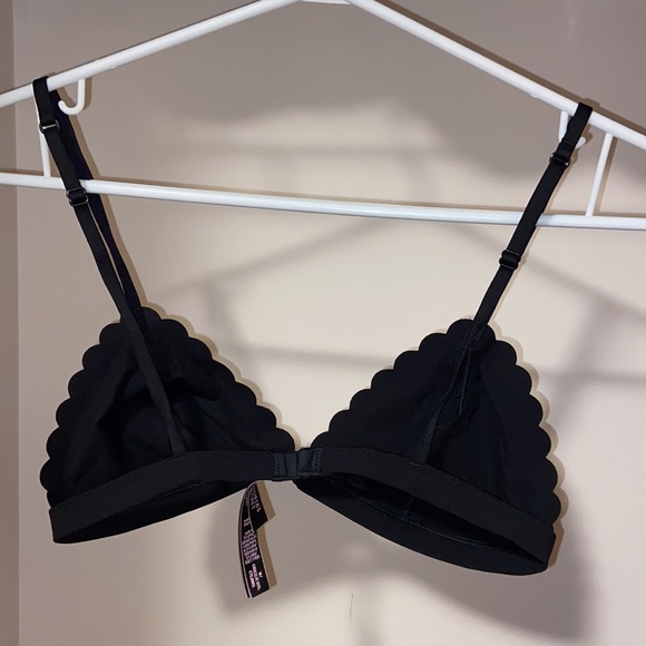 NWOT Victoria’s Secret Scalloped Bralette - Picture 2 of 2